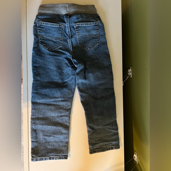 Oshkosh 4T jeans - Picture 2 of 4